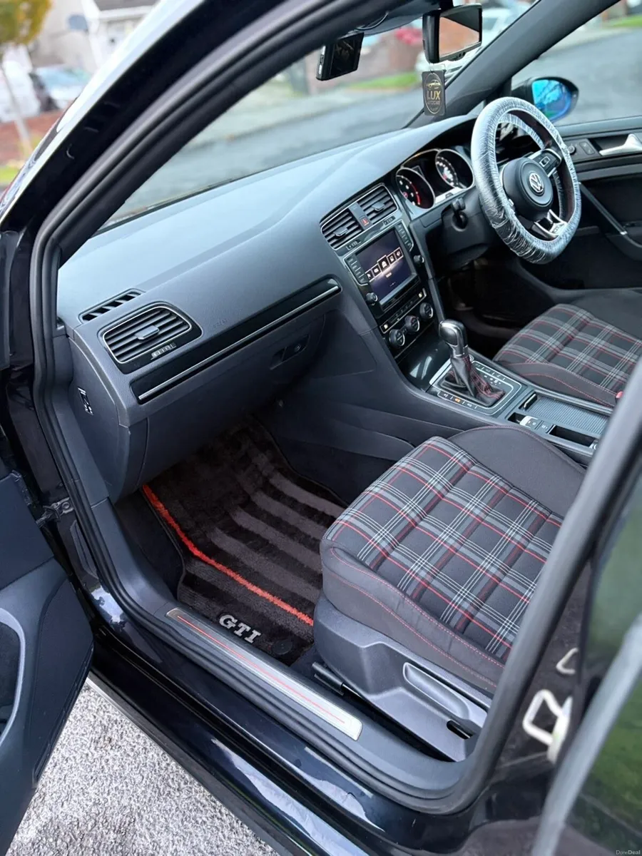 141 VW Golf GTI 2.0 TSI DSG AUTO - Image 3