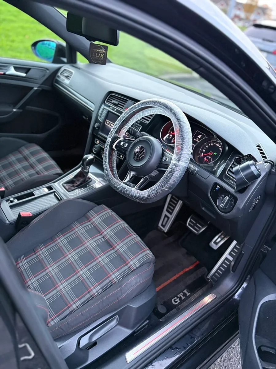 141 VW Golf GTI 2.0 TSI DSG AUTO - Image 2