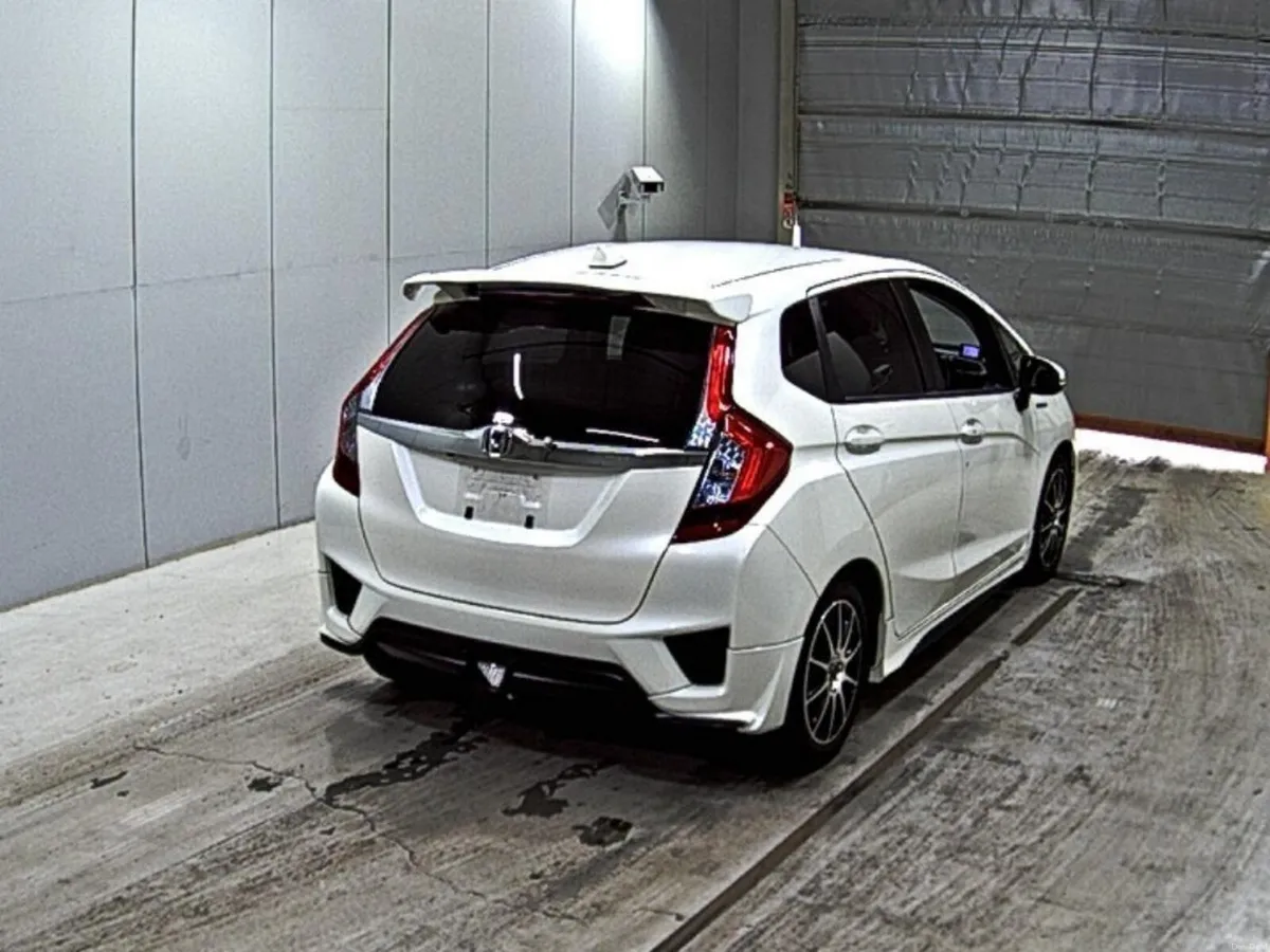 2015 Honda Fit 1.5 Hybrid HIGH SPEC - Image 2