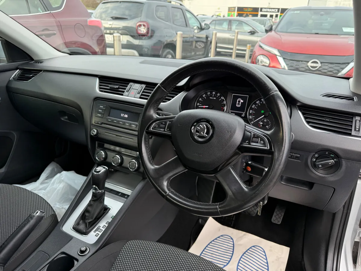 141 Skoda Octavia 1.6 Diesel DSG Automatic - Image 4
