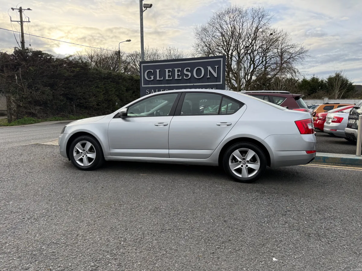 141 Skoda Octavia 1.6 Diesel DSG Automatic - Image 2