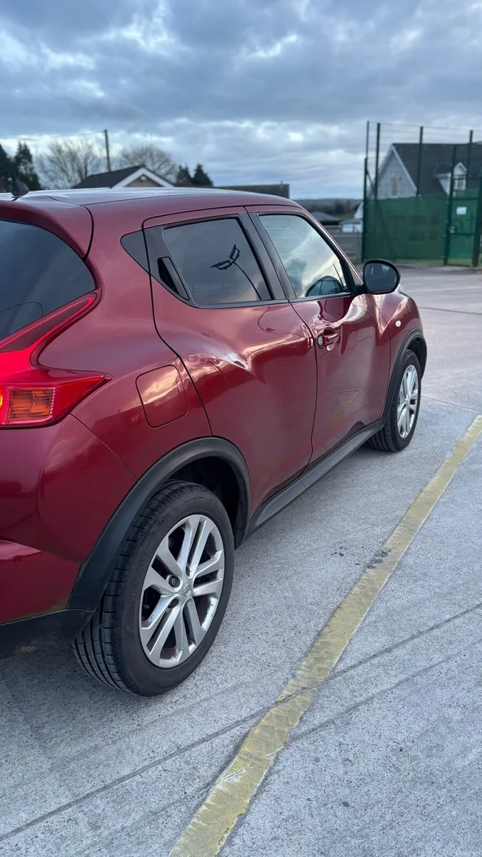 Red Nissan Juke - Image 4