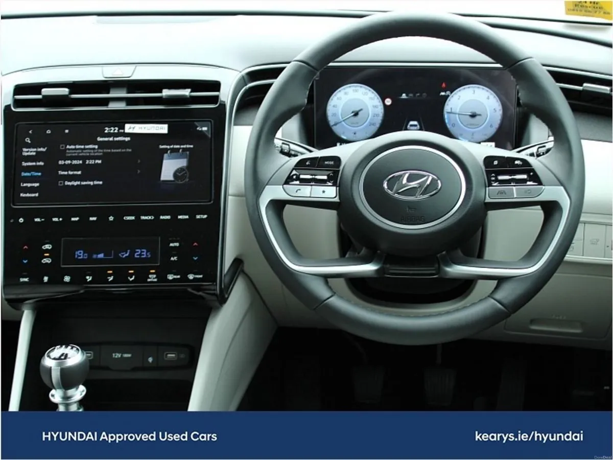 Hyundai Tucson Executive Plus w 2 Tone Roof - Image 4