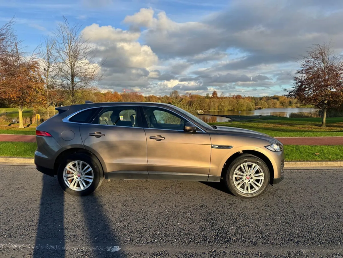 Jaguar F-Pace 2.0 D AWD PRESTIGE 5DR AUTO - Image 3
