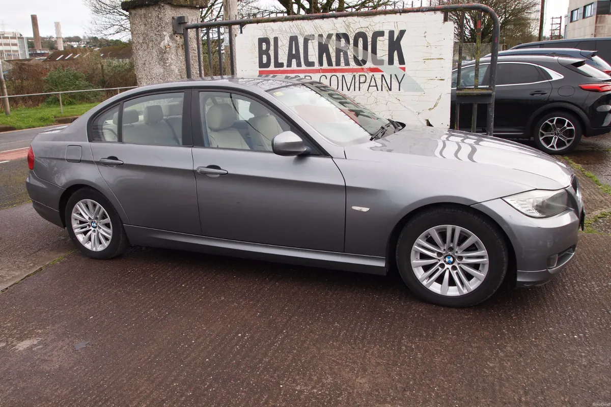 BMW 3-Series 2009 - Image 3