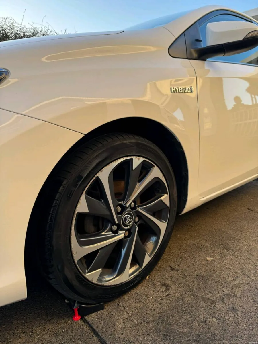 Toyota Auris 1.8 Hybrid - Image 4