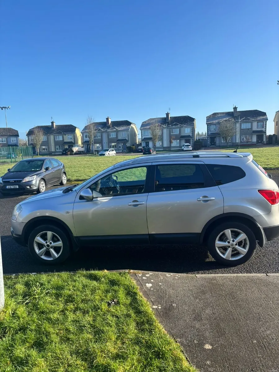 Nissan Qashqai+2 2010 - Image 1