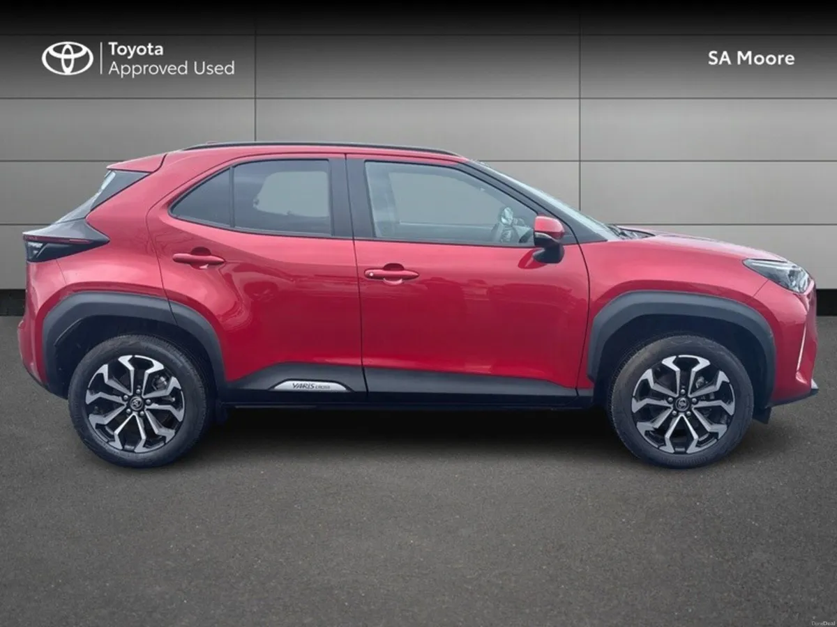 Toyota Yaris Cross HYBRID LUNA SPORT - Image 3