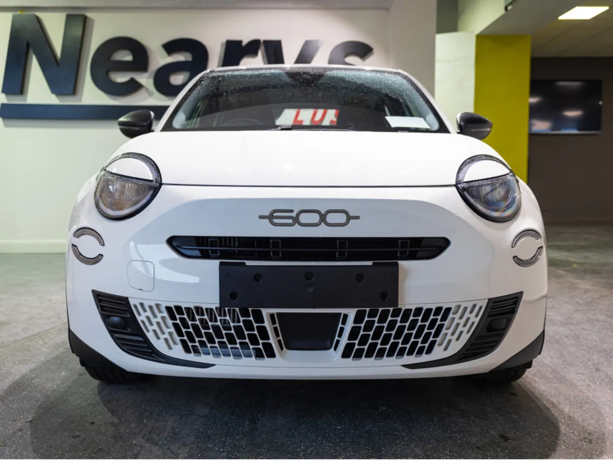 Fiat 600 1.2 HYBRID EDCT 100HP 5DR - Image 2