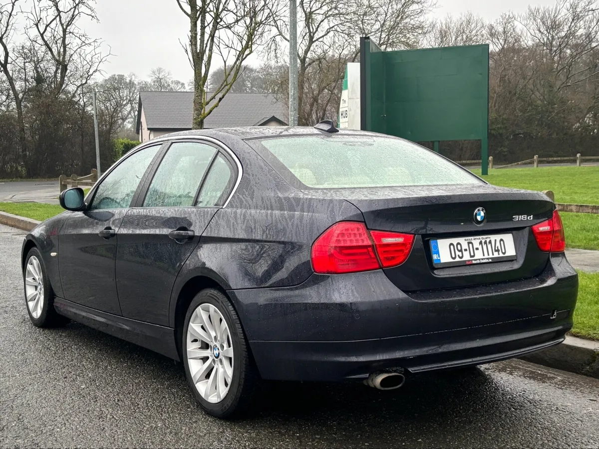 BMW 318d SE 2009 - Image 4