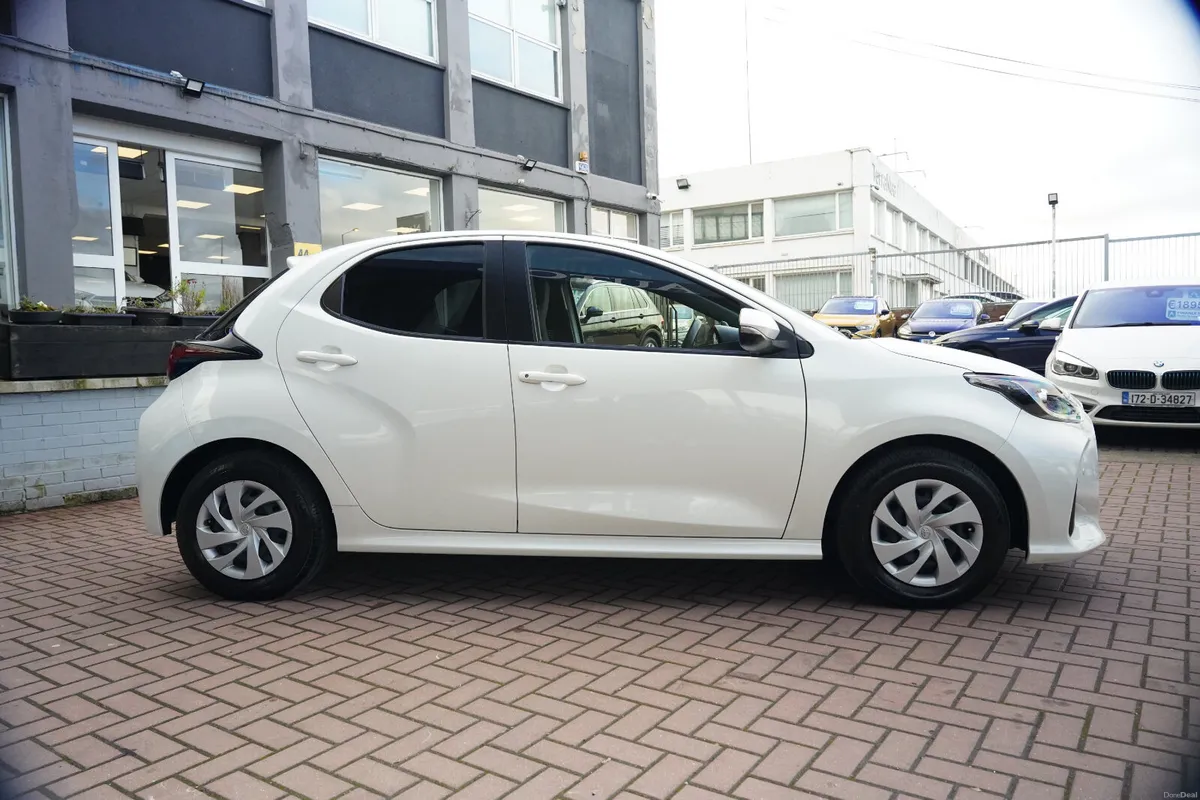 1.0 SPORT 5DR HATCHBACK AUTOMATIC // IMMACULATE CO - Image 3