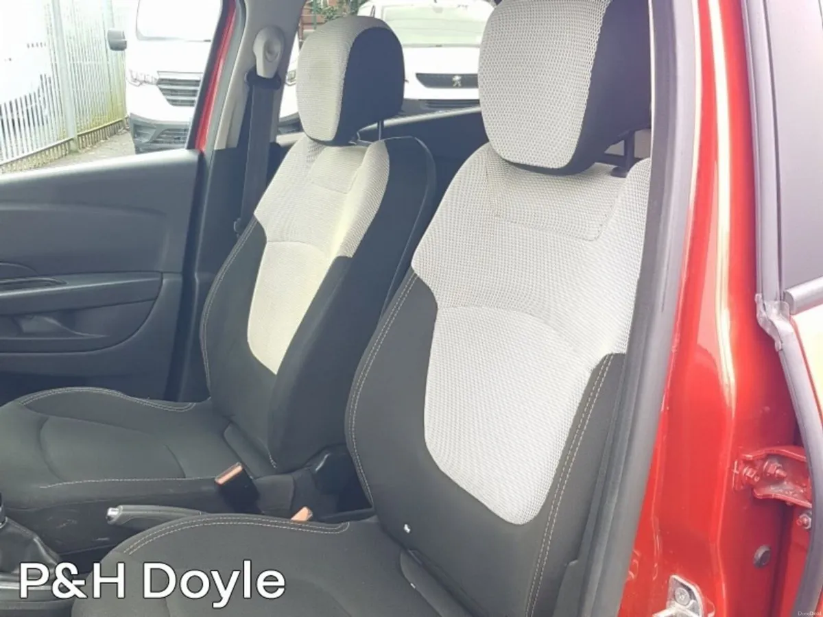 Renault Captur ICONIC AUTOMATIC - Image 4