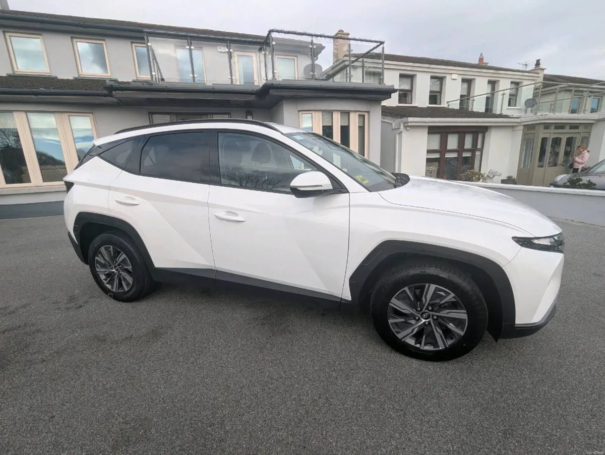 2021 Hyundai Tucson 1.6L Hybrid Executive Trim - Image 2