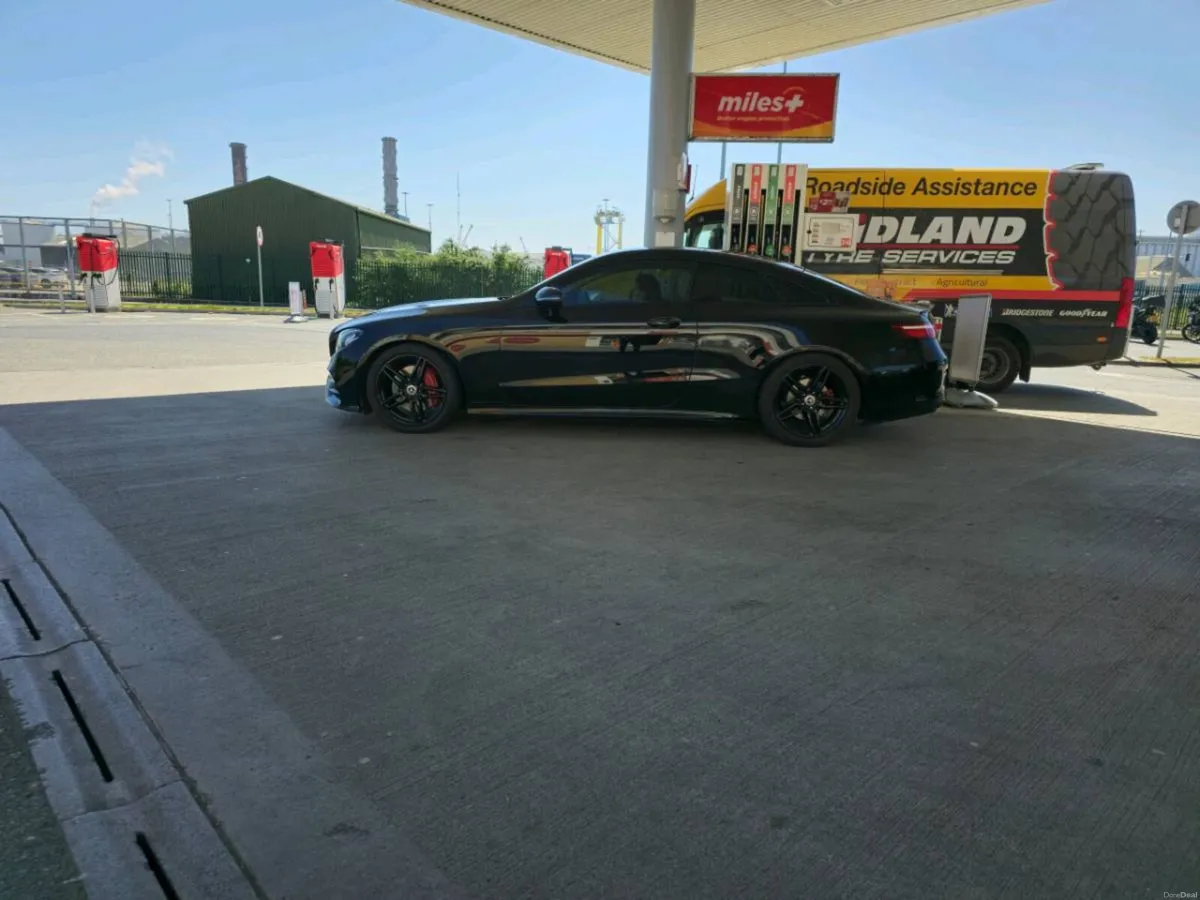 Mercedes-Benz AMG E-Class Coupe E220D - Image 3