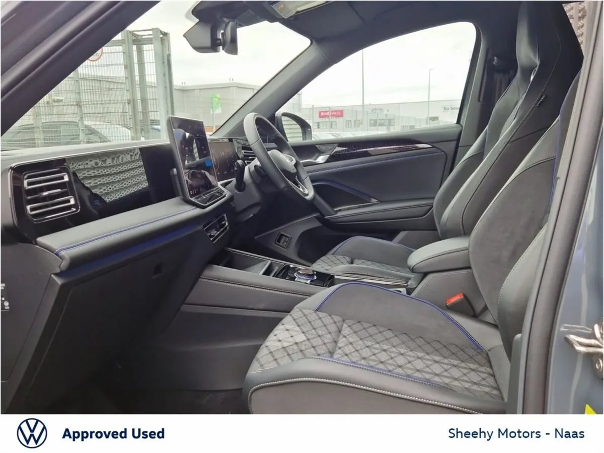 Volkswagen Tiguan R-Line 1.5 PHEV DSG, Black Pack - Image 4