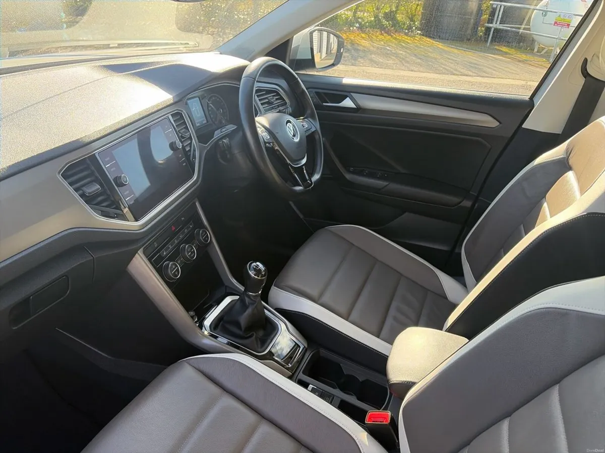 Volkswagen T-Roc DESIGN 2.0 TDI 115HP MANUAL - Image 2