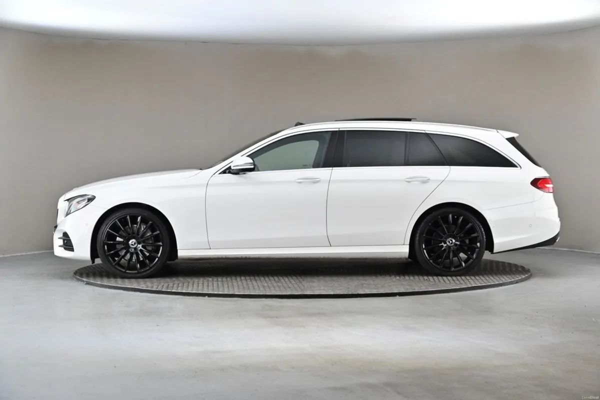 Mercedes-Benz E-Class E220 D AMG LINE PREMIUM**PAN - Image 5