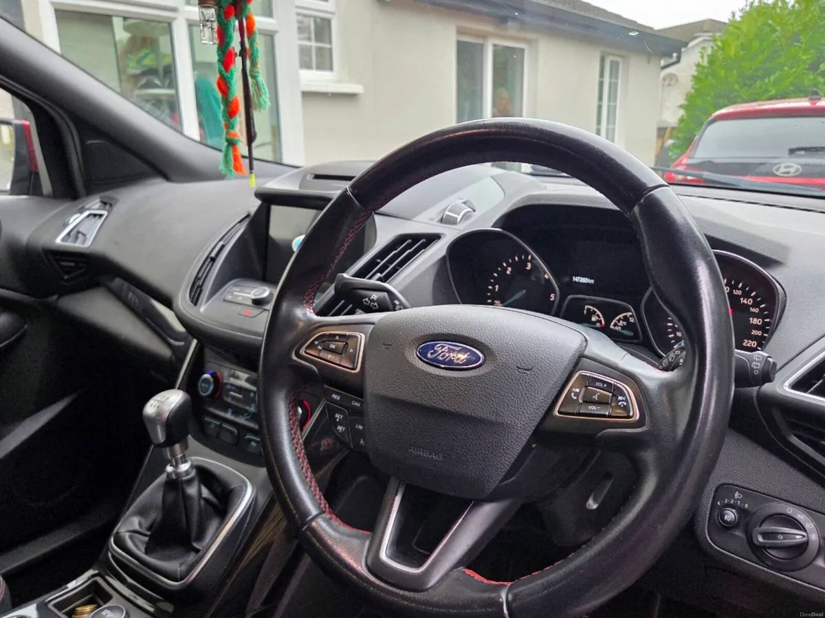 FORD KUGA AWD ST-LINE - Image 4