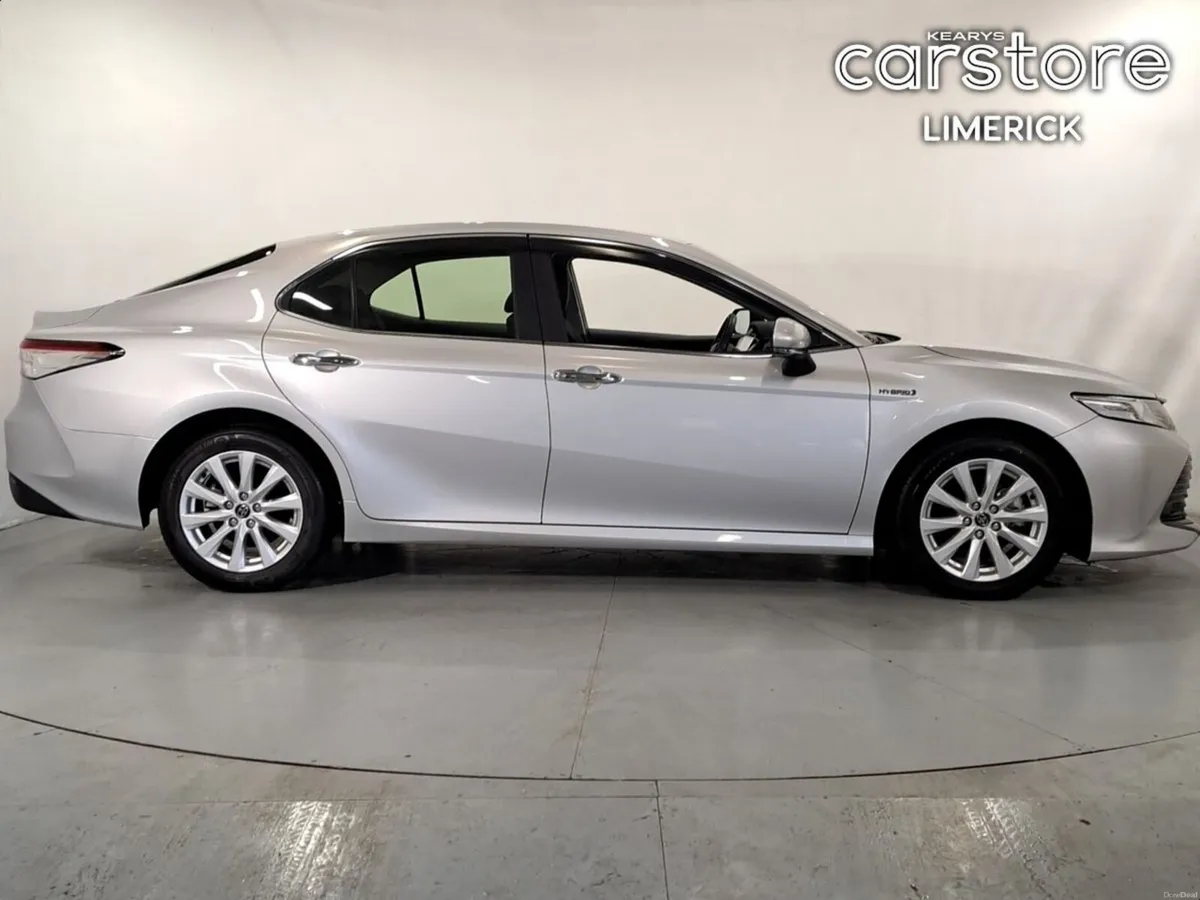 Toyota Camry 2.5 HYBRID - Image 2