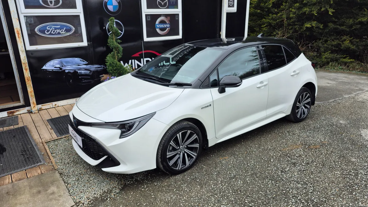 Toyota Corolla Luna Sport 1.8 Petrol Hybrid - Image 3