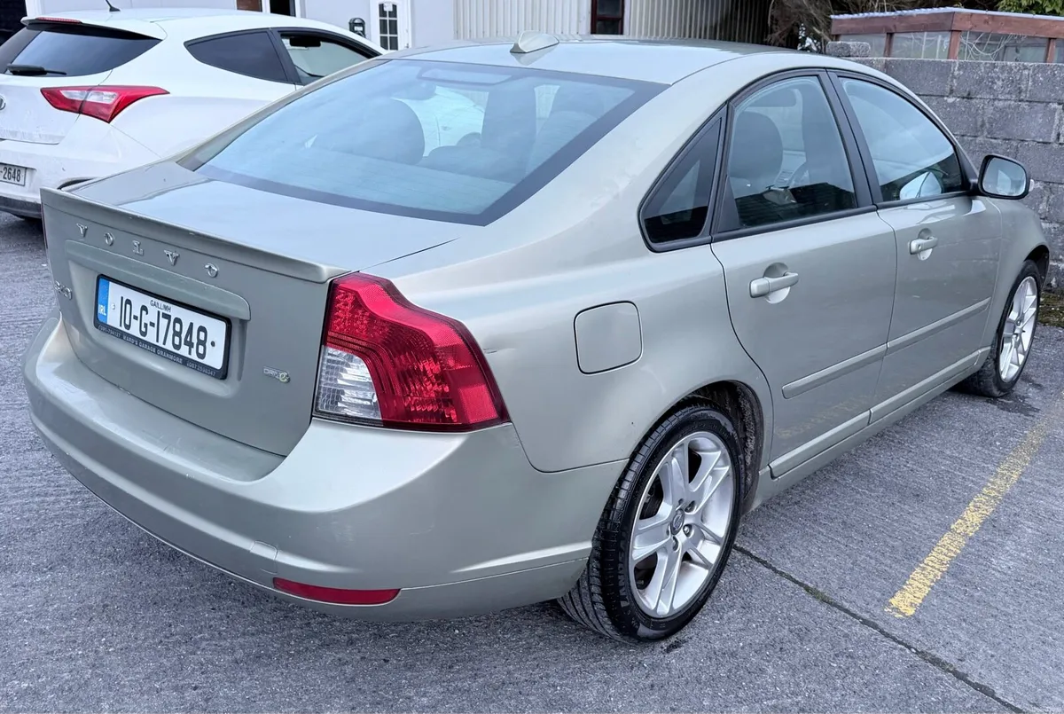 Volvo s40 tax & test - Image 2