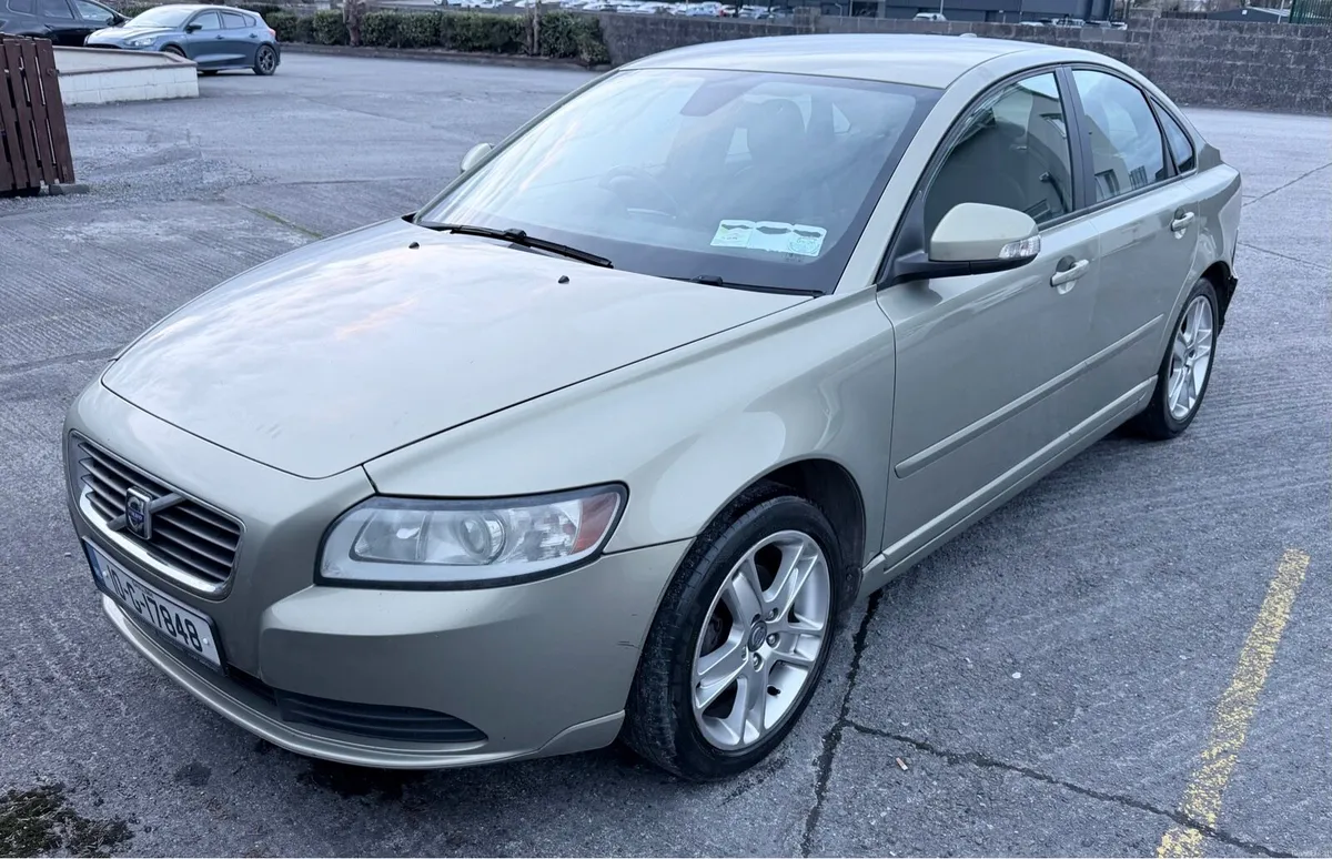 Volvo s40 tax & test - Image 1