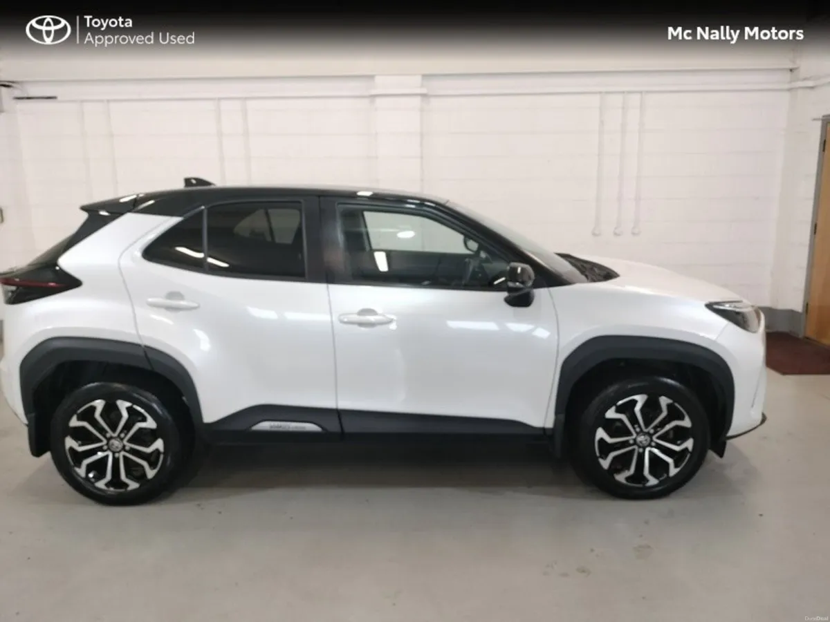 Toyota Yaris Cross Luna Sport Pearl Bi-Tone - Image 4