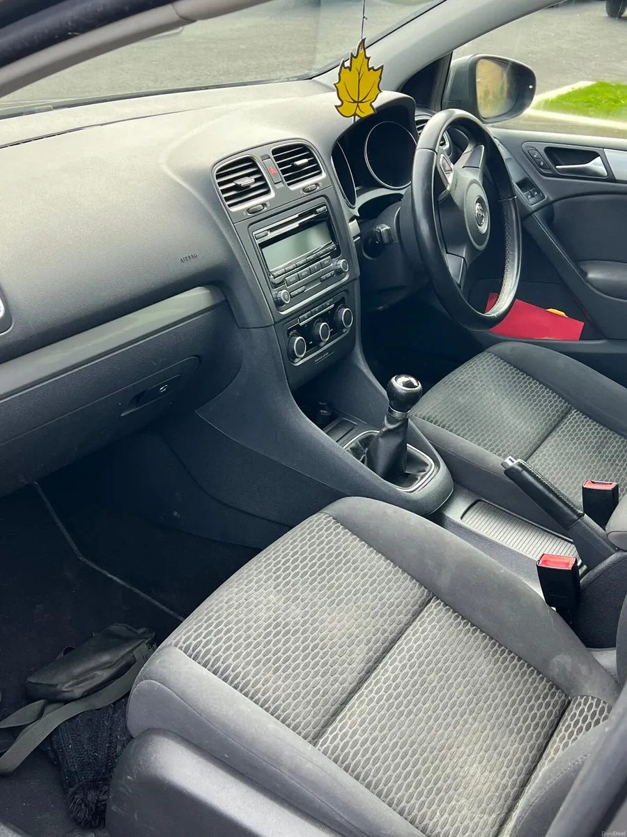 Volkswagen Golf 2011 - Image 2