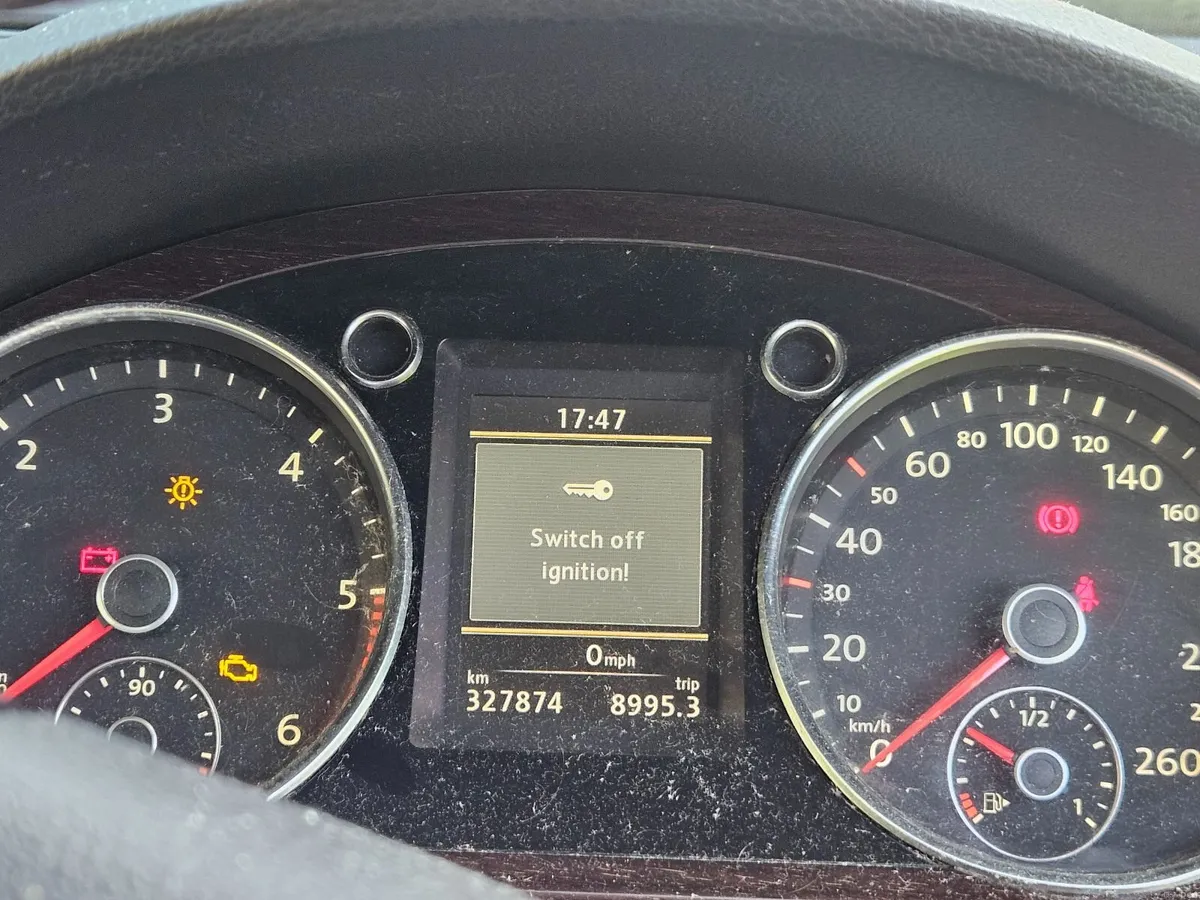 Volkswagen Passat 2011 - Image 2