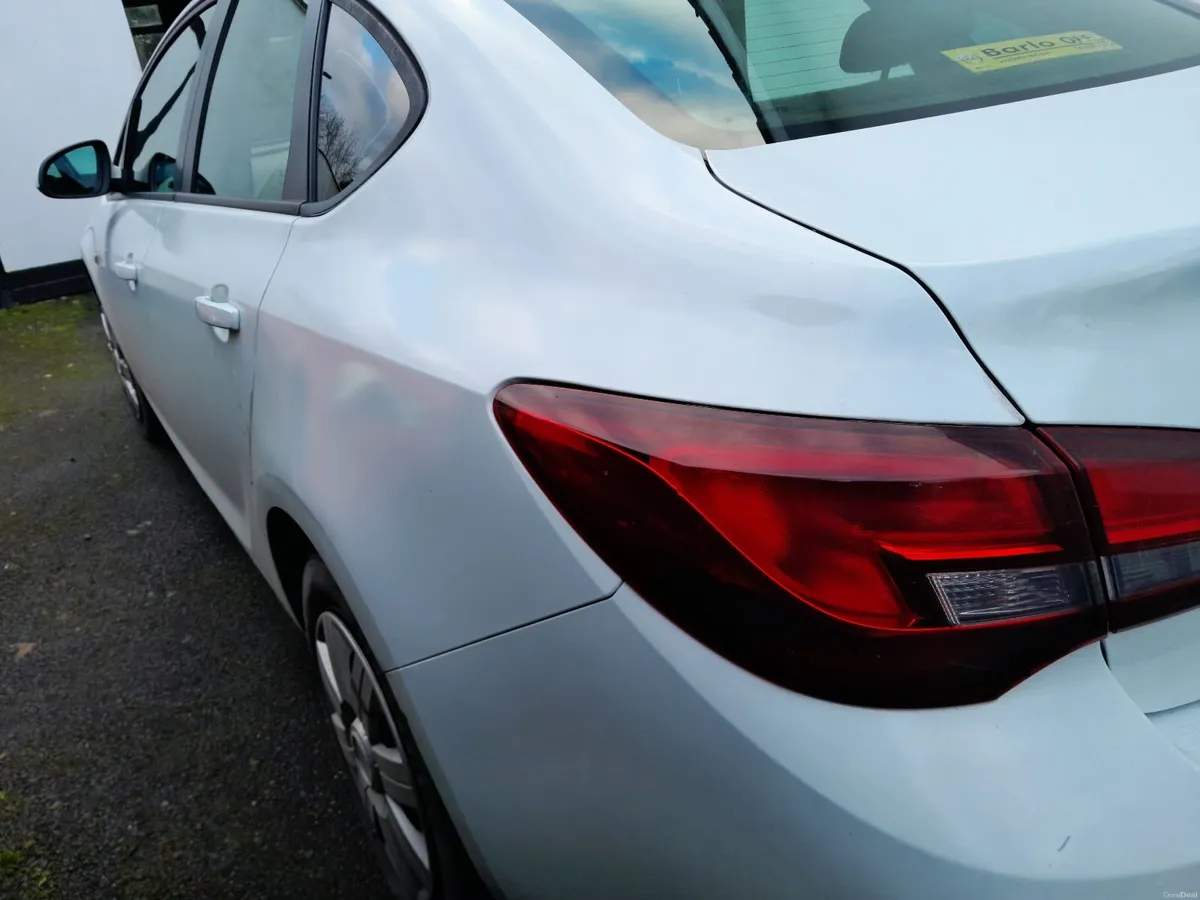 Opel Astra 2013 - Image 1