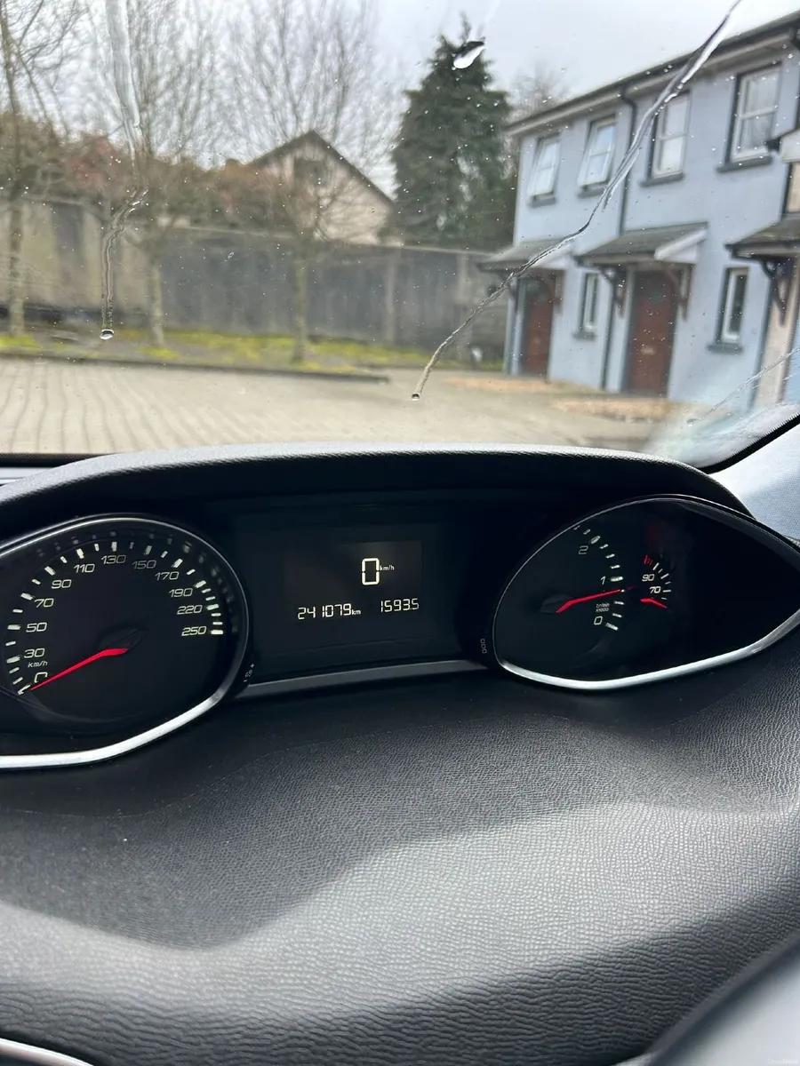 Peugeot 308 2016 - Image 2