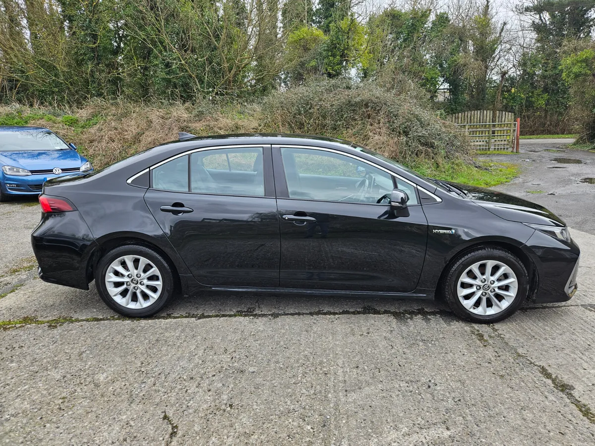 Toyota Corolla 2019 1.8 hybrid only 81klm - Image 3