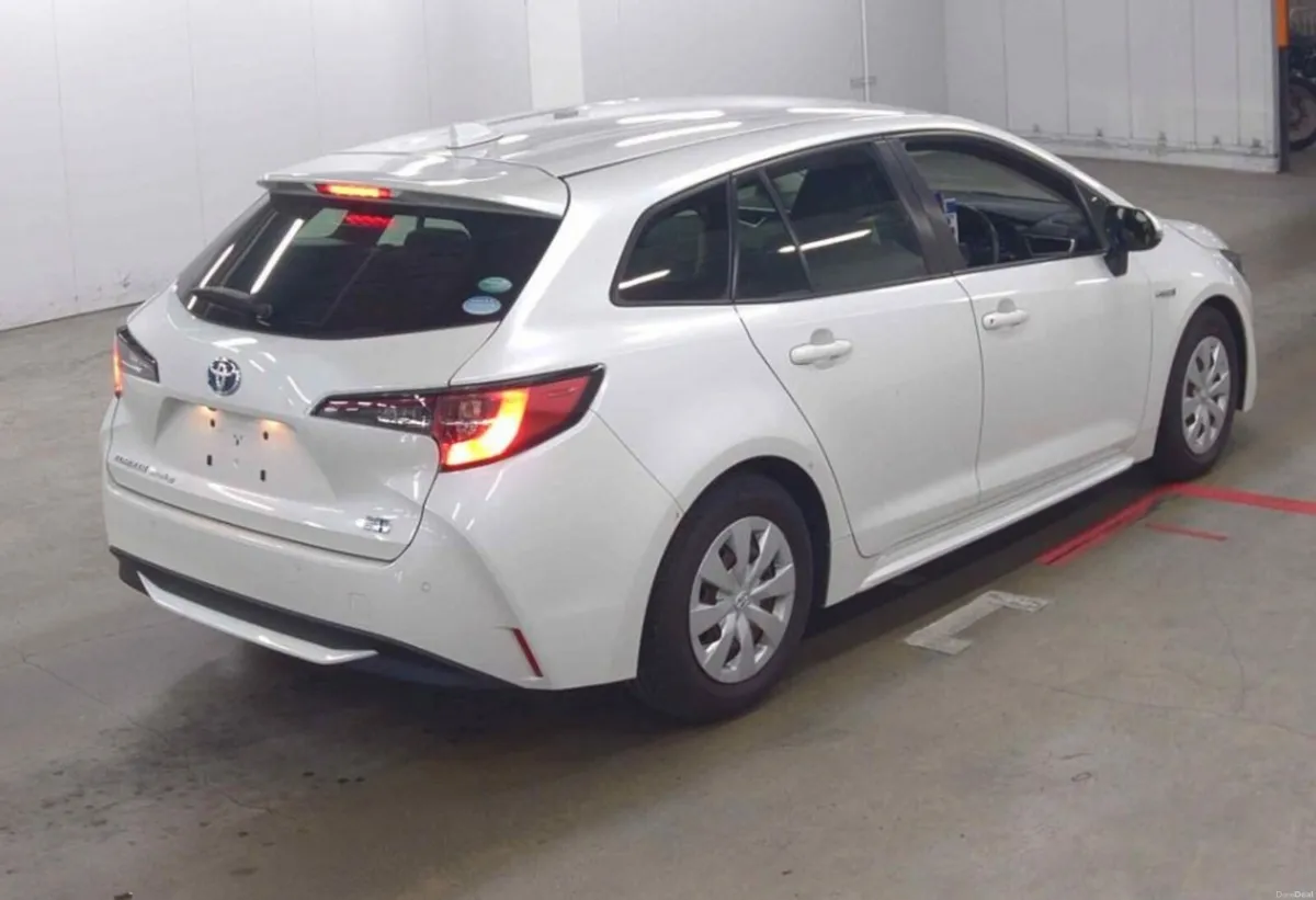 2019 Toyota Corolla Touring Hybrid - Image 3