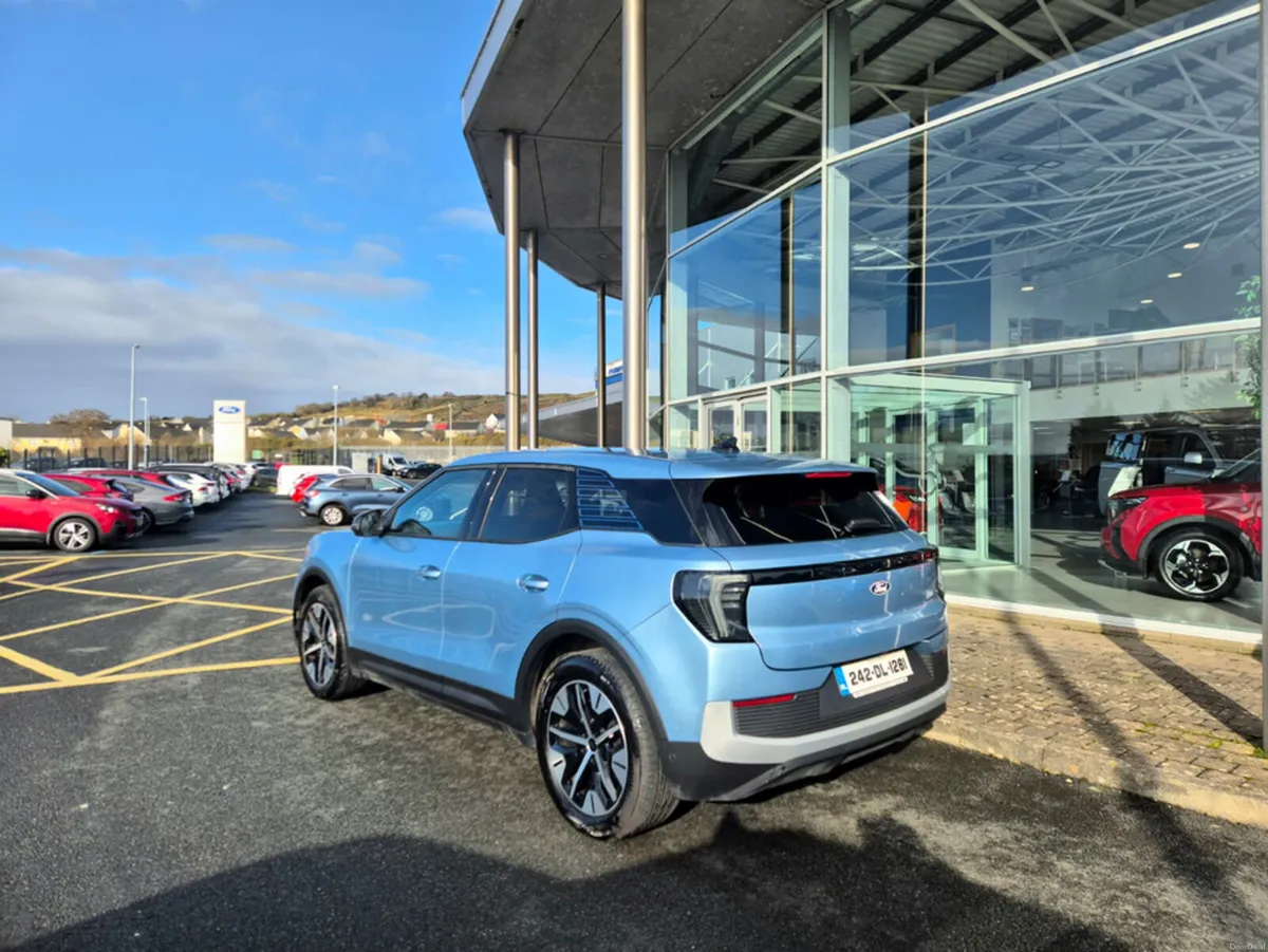 Ford Explorer SELECT 77KWH EXTENDED RANGE - Image 4