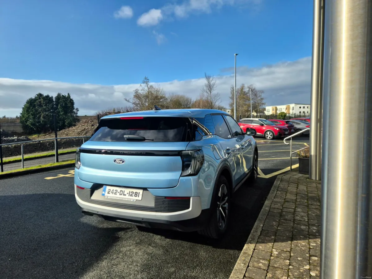 Ford Explorer SELECT 77KWH EXTENDED RANGE - Image 6