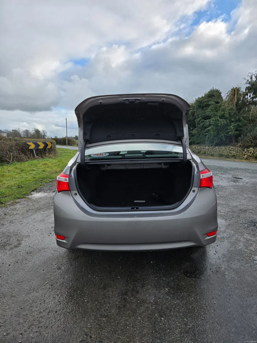 Toyota Corolla Manual - Image 4