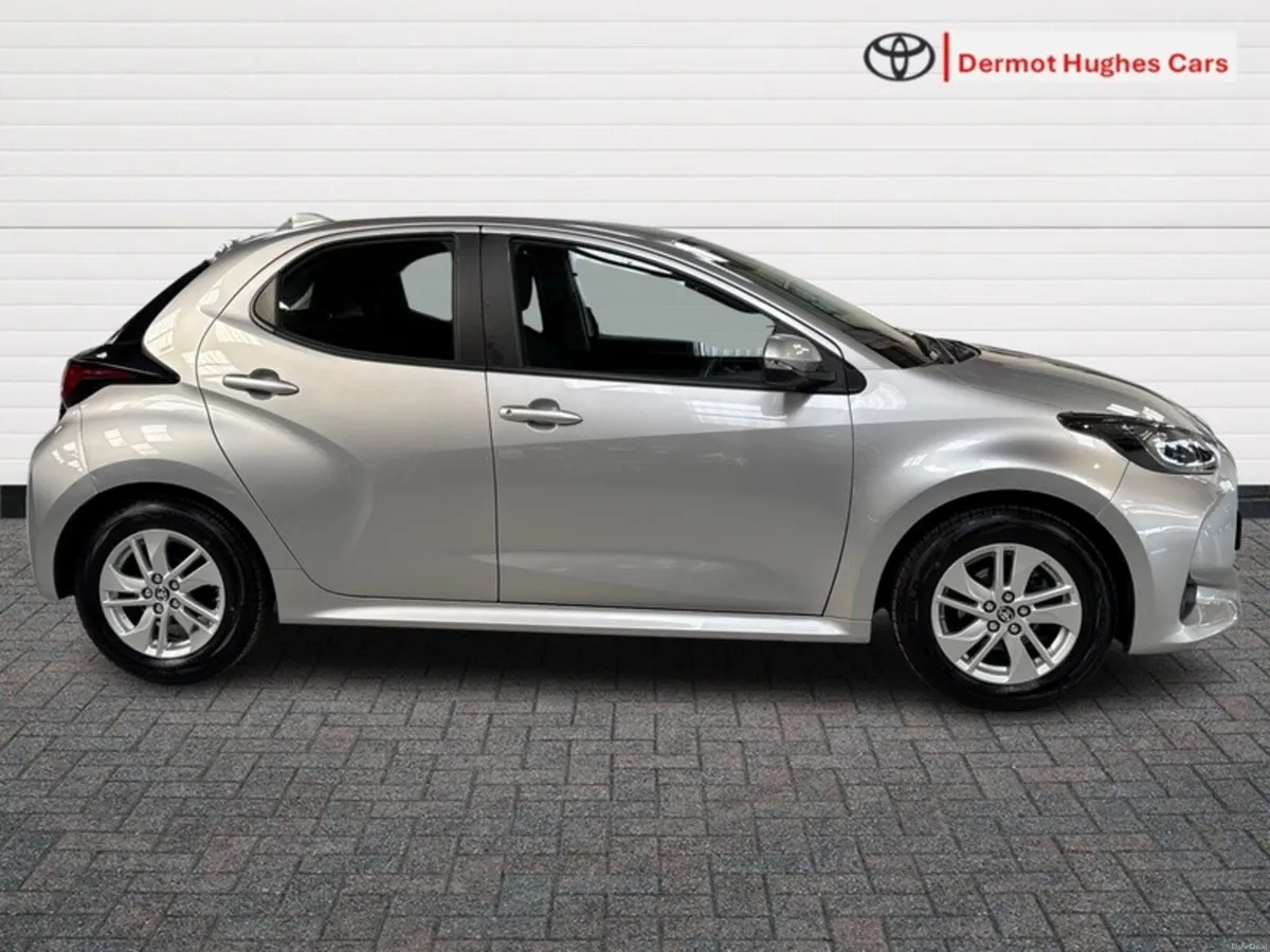 Toyota Yaris YARIS 1.5 LUNA MANUAL - Image 3