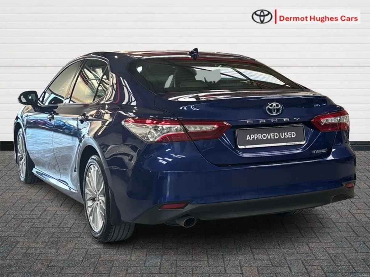 Toyota Camry HYBRID PLATINUM AUTO - Image 2