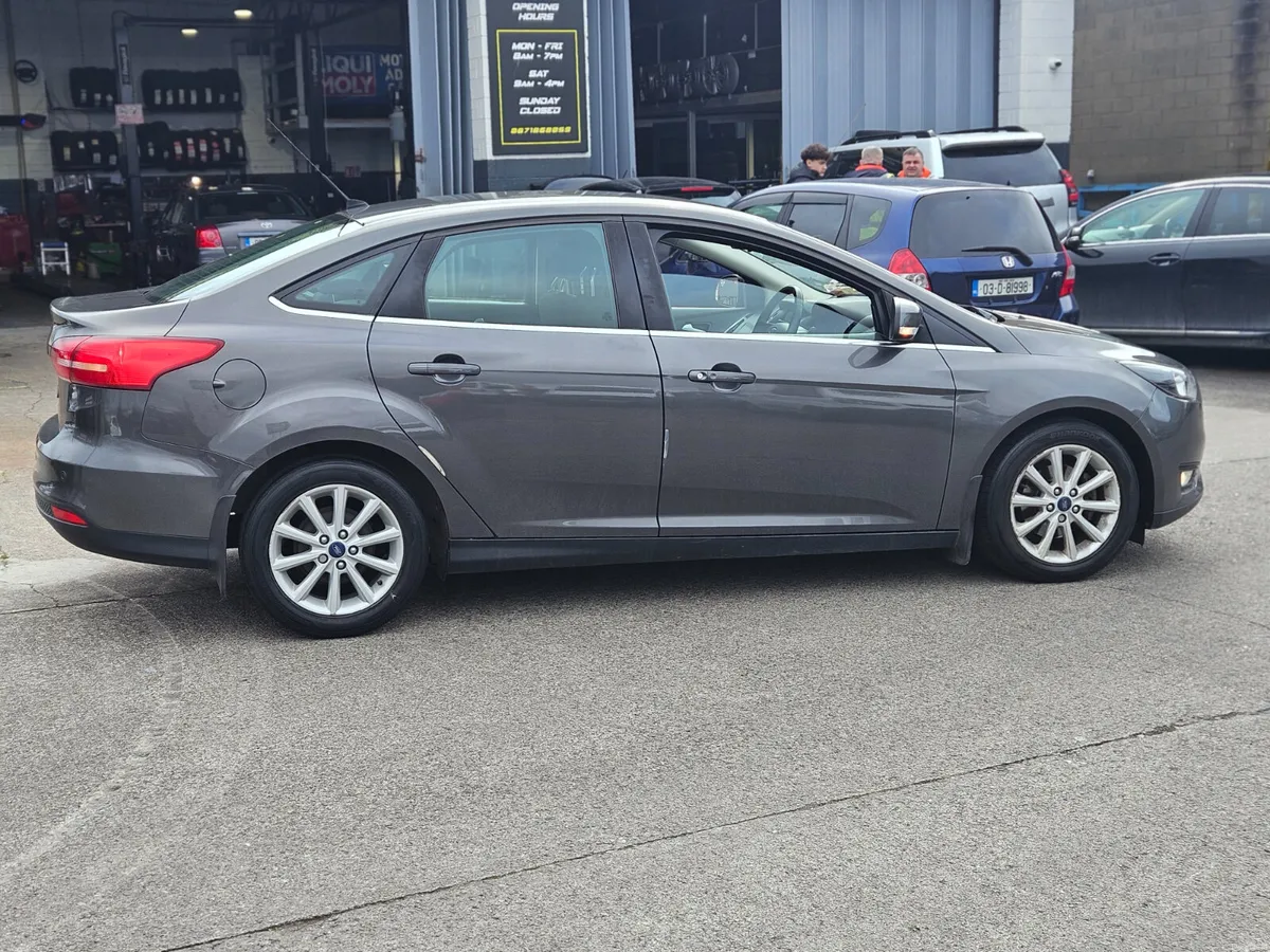 🚗 Ford Focus 1.5 TDCI Titanium - Image 4