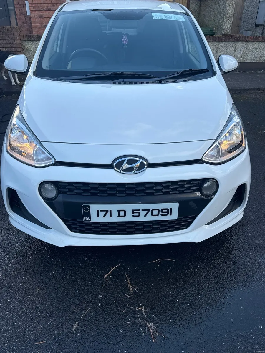 White Hyundai i10 2017 - Image 1