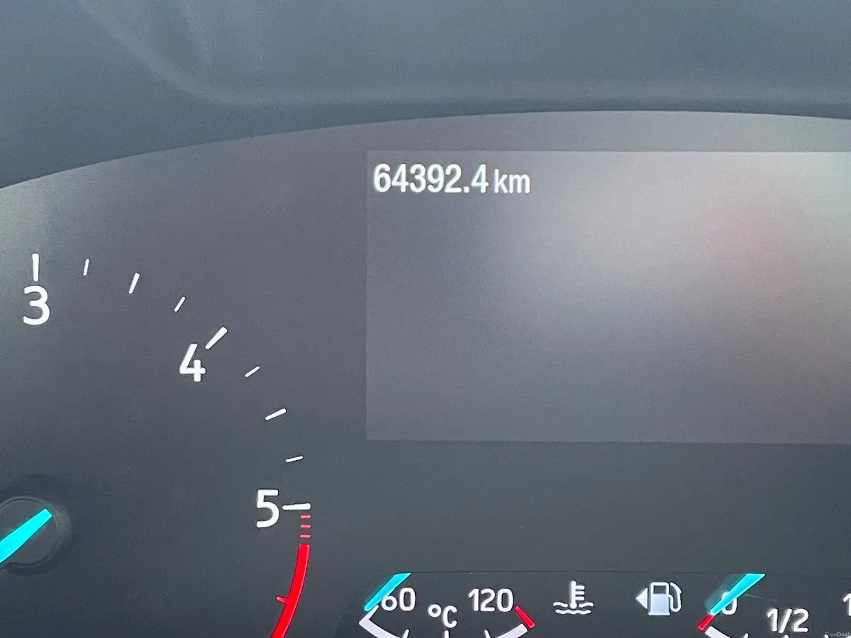 Ford Focus 1.5 Diesel Automatic - Image 6