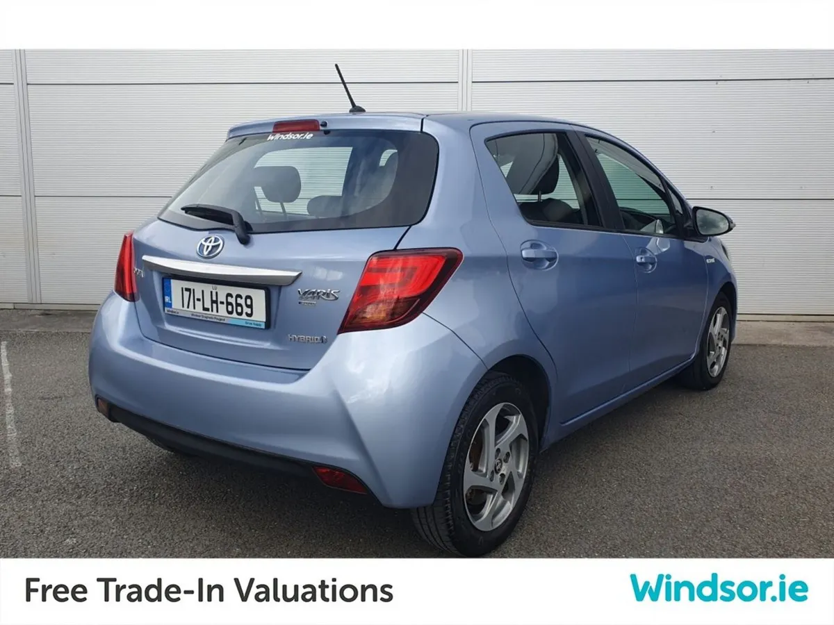 Toyota Yaris Hybrid Luxury **Price includes €1000 - Image 2