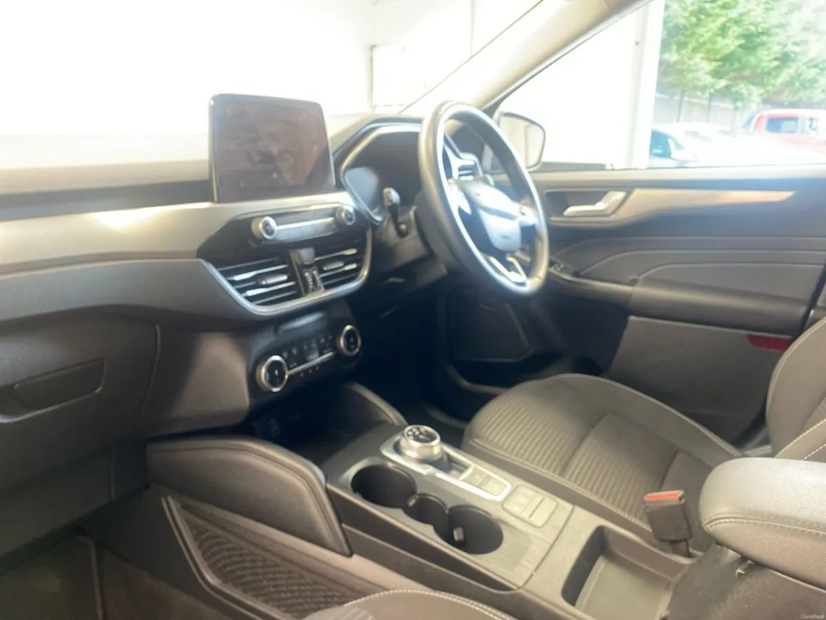 Ford Kuga 2.5 Duratec 225PS PHEV Titanium Auto - Image 3