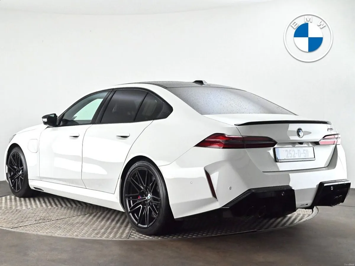BMW M5 Saloon - Image 2