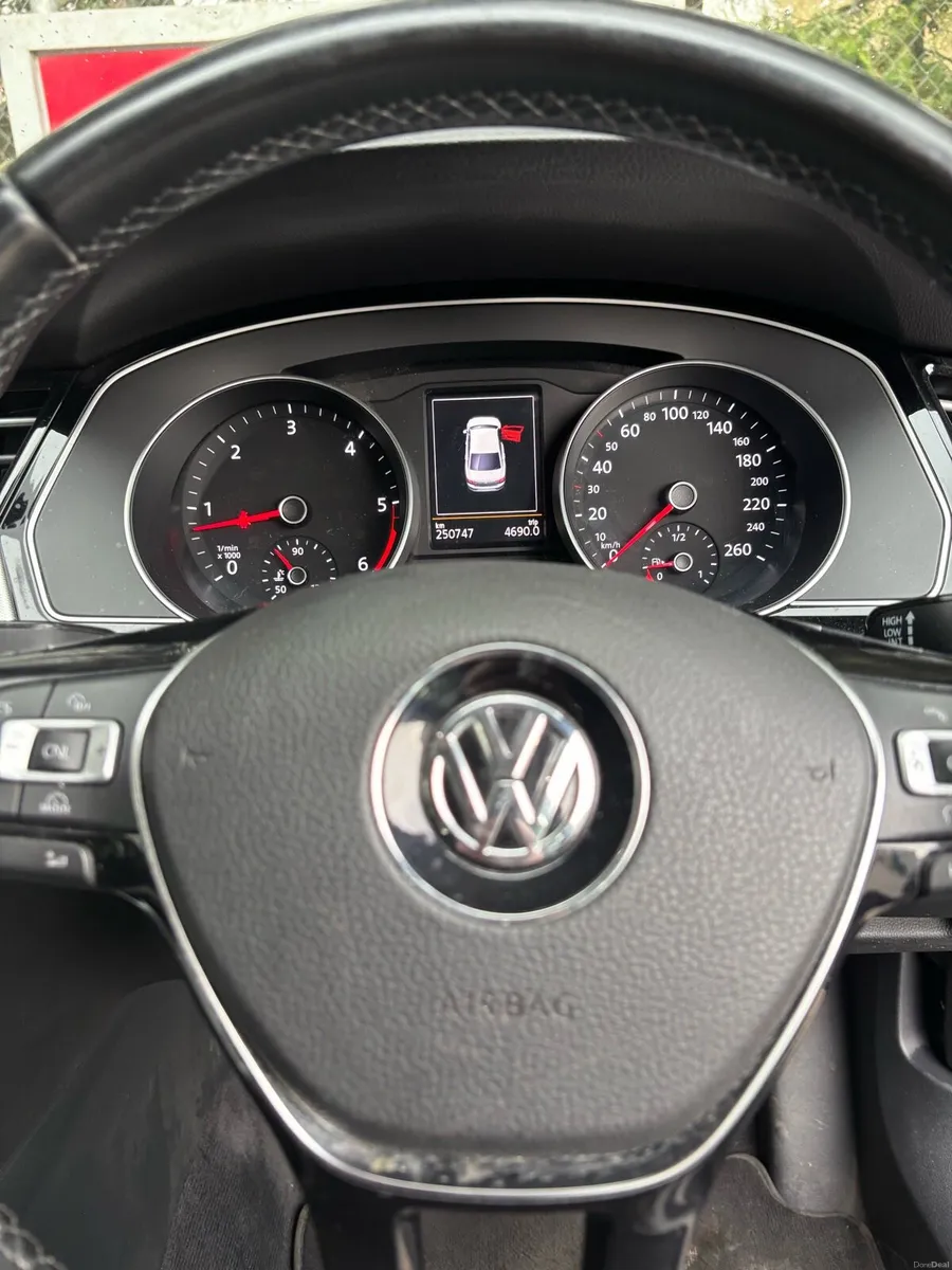 Volkswagen Passat - Image 3