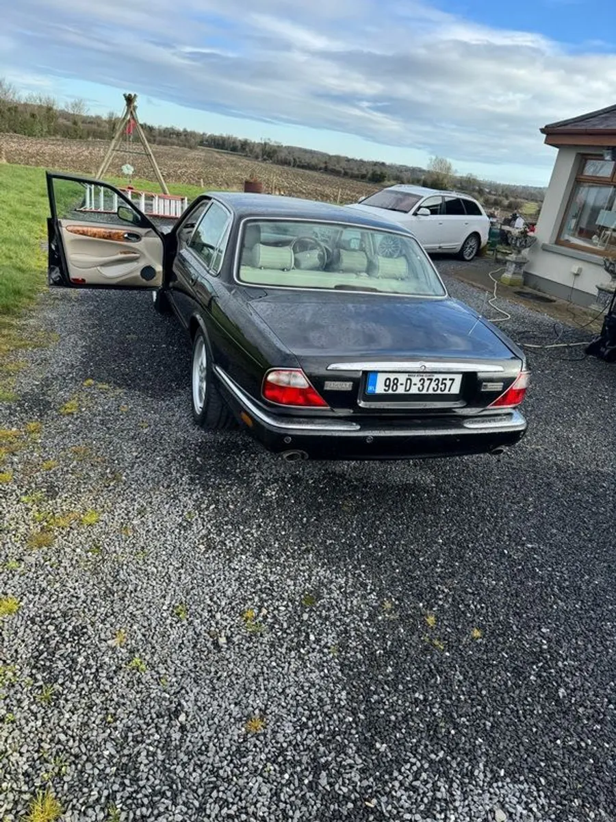 1998 Jaguar xj6 - Image 4