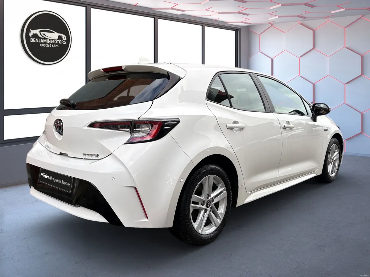 Toyota Corolla 2019 1.8 petrol hybrid automatic - Image 3