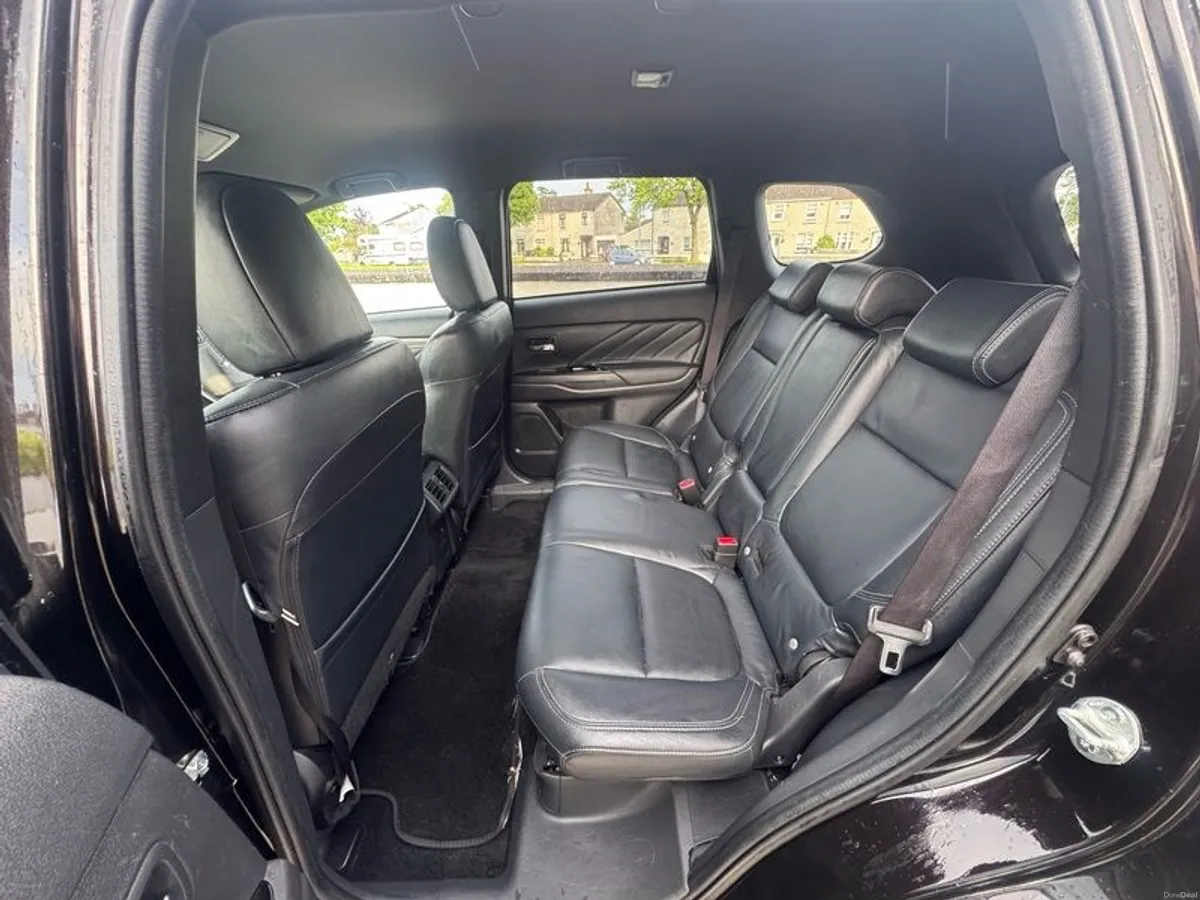 2018 Mitsubishi Outlander - Image 2