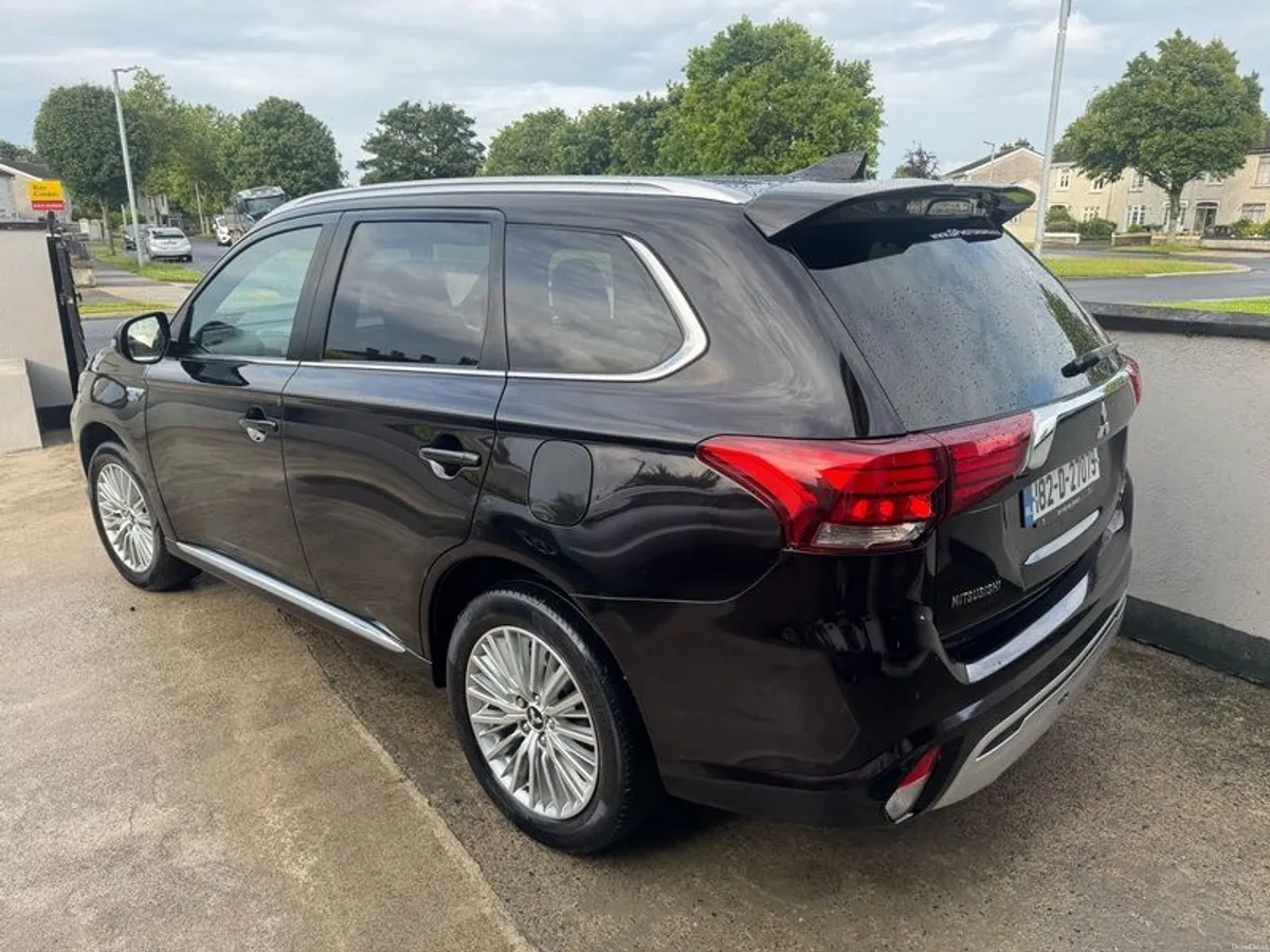 2018 Mitsubishi Outlander - Image 4