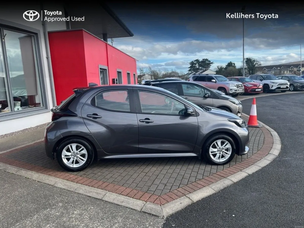 Toyota Yaris YARIS 1.5 HYBRID LUNA - Image 3